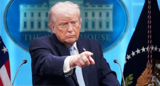 Judge blocks Trump's White House media ban